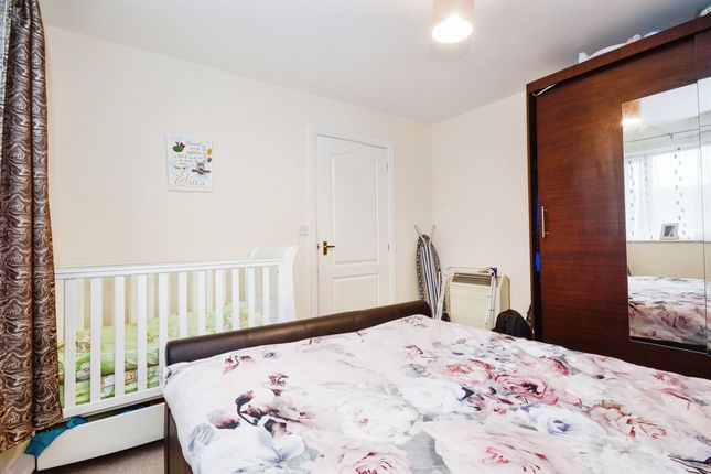 Flat for sale in Cheshire Drive, Leavesden, Watford
