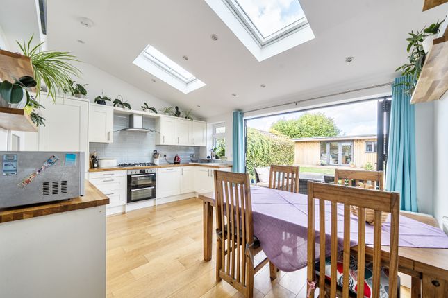 79, Miltons Crescent, Godalming photo 3