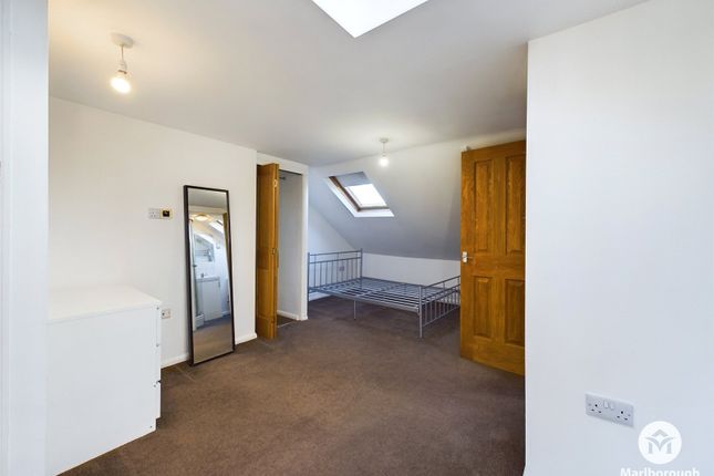 Studio house on Room 6 Loft, 64, Harold Road, London, £1,350/mo
