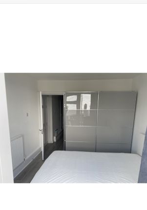 Room to rent in Fern Street, London