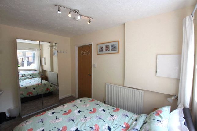 Room to rent in Fishermans Drive, London