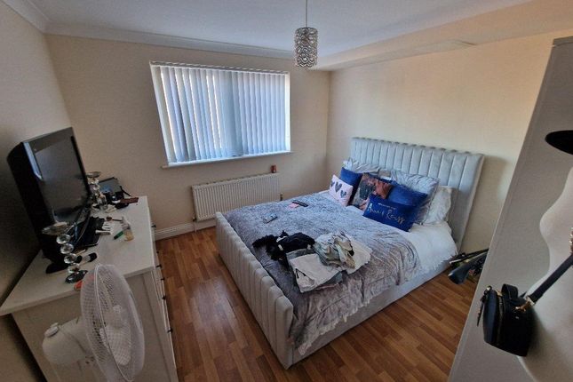 10, Brazemore Court, Hornchurch photo 5