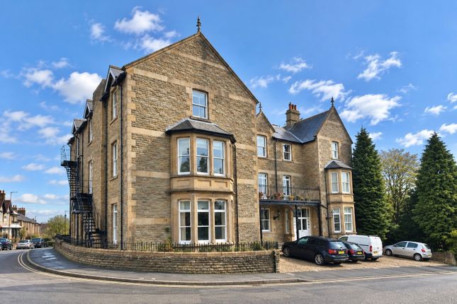 2-bed flat on High Peak, £1,000/mo