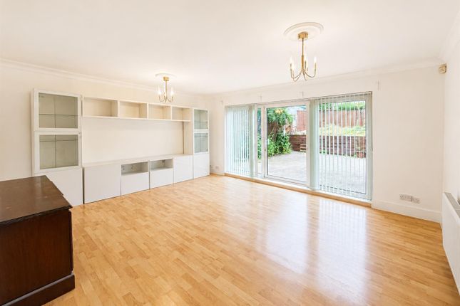 6, Dale Farm Avenue, Nottingham photo 5