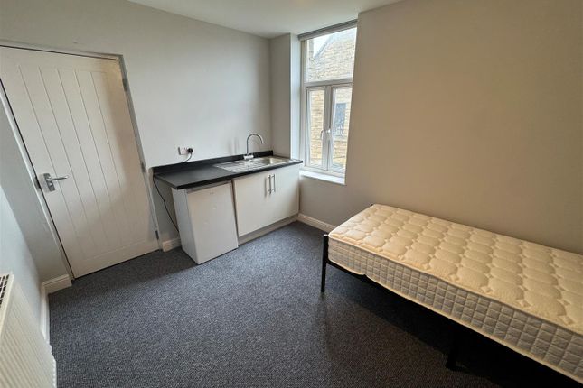 Room 5, 8, Charles Street, Elland photo 5