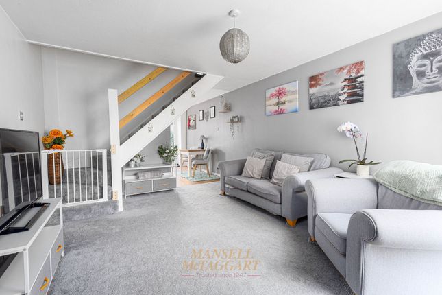 44 Darenth Way, Horley photo 4