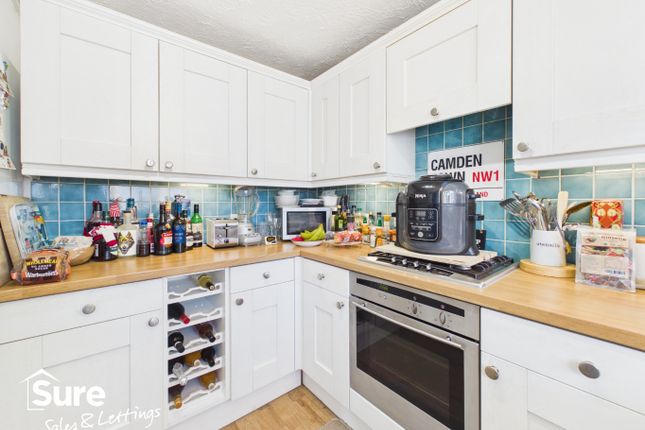 21 Morpeth Close, Hemel Hempstead, Hertfordshire photo 3