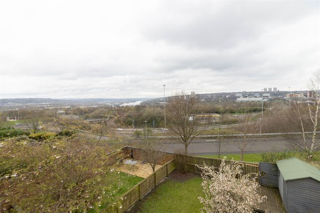 Town house for sale in Bridges View, Gateshead