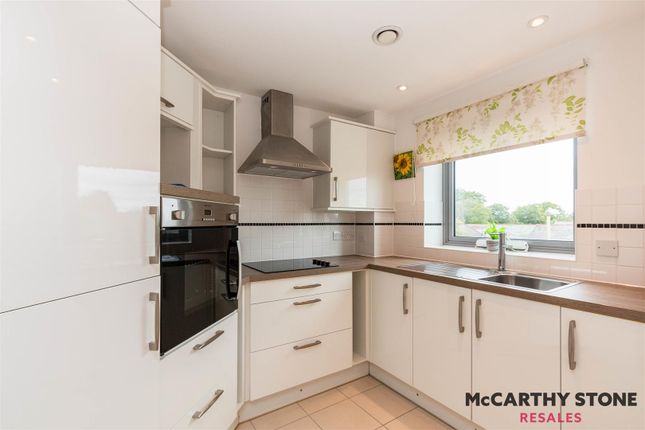 52 Kings Place, Kings Road, Fleet photo 3