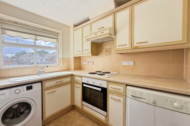 6, Cody Close, Aldershot photo 2