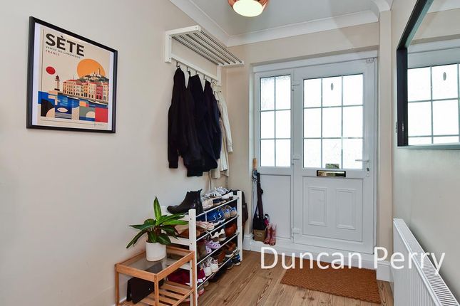 43, Laurel Avenue, Potters Bar photo 4