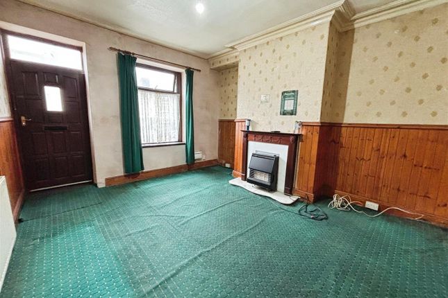 66,, Harlow Road, Bradford photo 2