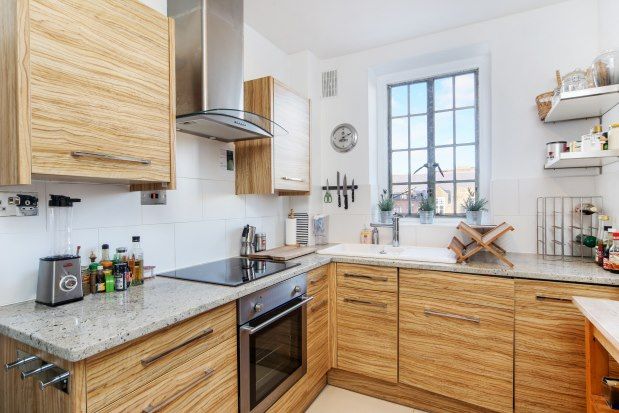 Flat to rent in Chelsea Manor Street, London