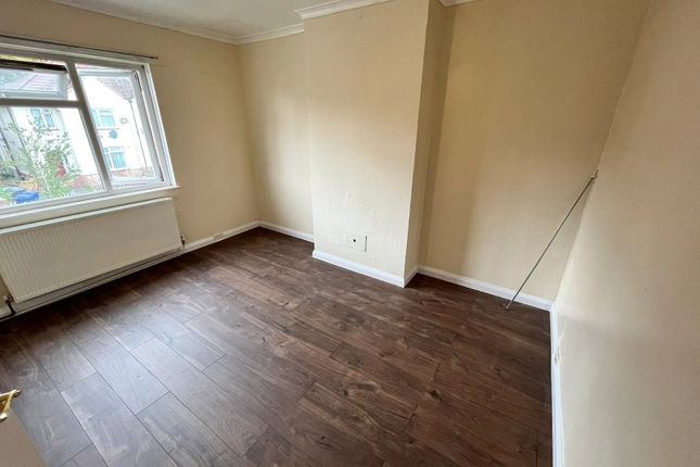 Maisonette to rent in Northcote Avenue, Southall, Greater London