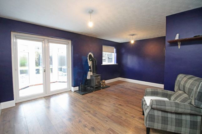 27, Rowntree Avenue, Fleetwood photo 3