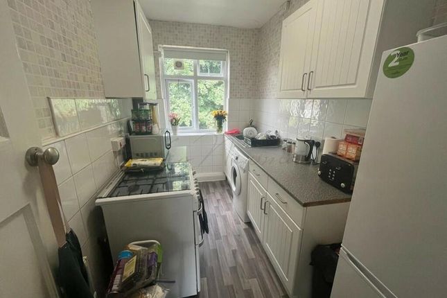 15 2 Bed Lodge Court, High Street, Hornchurch photo 4