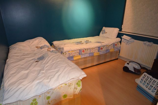 6 Briar Close,, Briar Close, London photo 4