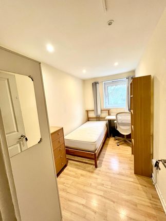 Thumbnail Room to rent in Lismore Circus, London