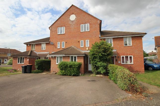Thumbnail Town house for sale in Buttercup Close, Bedford