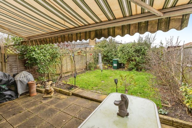 Terraced house for sale in York Way, London