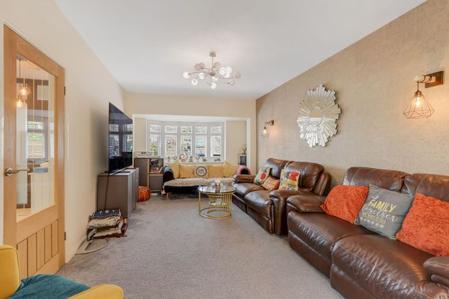 91 Greythorn Drive, Nottingham photo 2