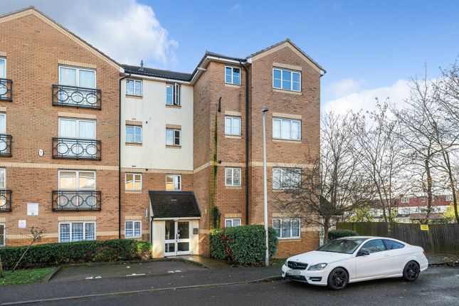 Flat for sale in Friars Close, Seven Kings, Ilford