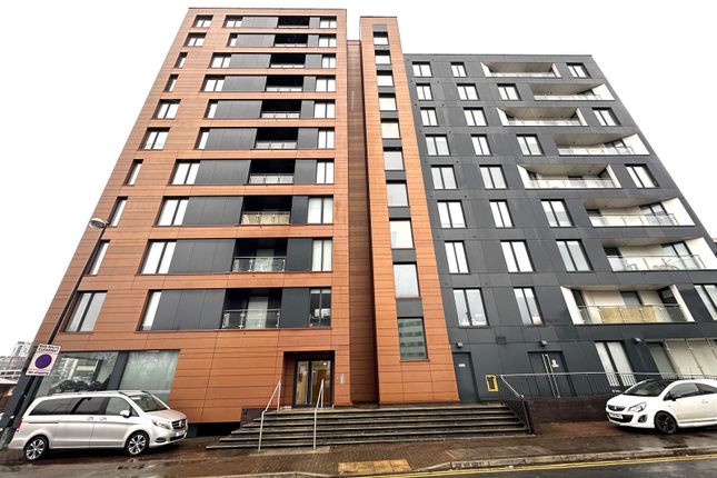 Thumbnail Flat for sale in Elmira Way, Salford M5, Manchester,