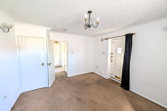 37, Ferndale Court, Coleshill photo 3