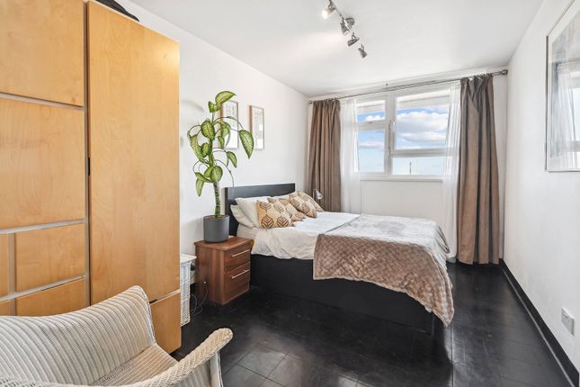 111, Peregrine House, London photo 3
