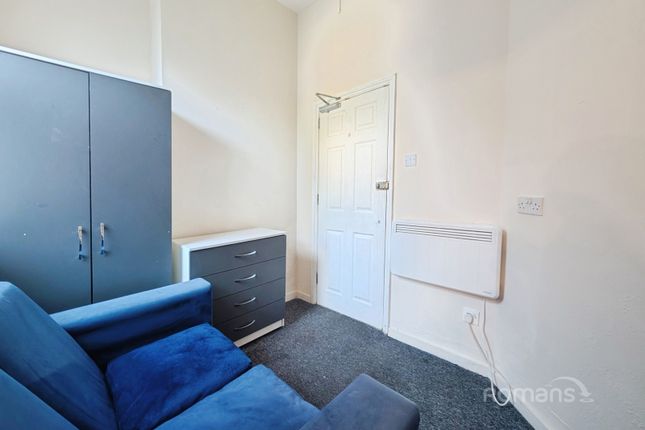 Flat 1, 93, Kings Road, Berkshire photo 2