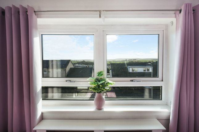 37, Hannahston Avenue, Ayr photo 3