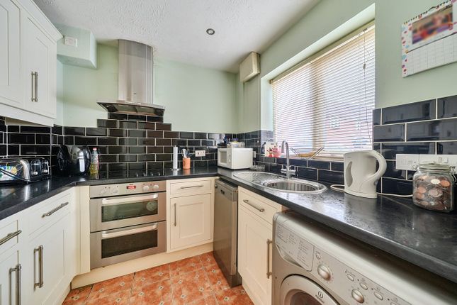 25, Shelton Avenue, Toddington photo 3