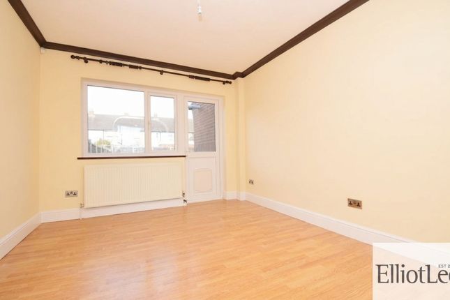 53 Ryefield Avenue, Uxbridge photo 5