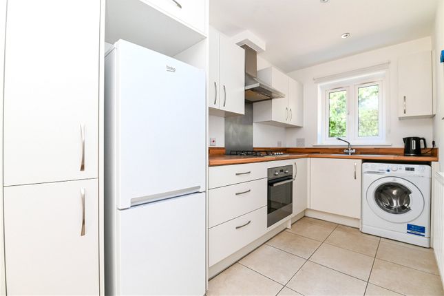 10, Knight Gardens, Hampshire photo 2