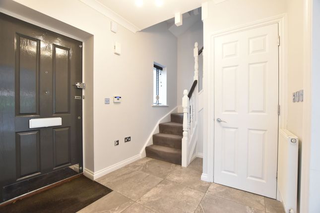 28 Mulberry Way, Ashtead photo 2