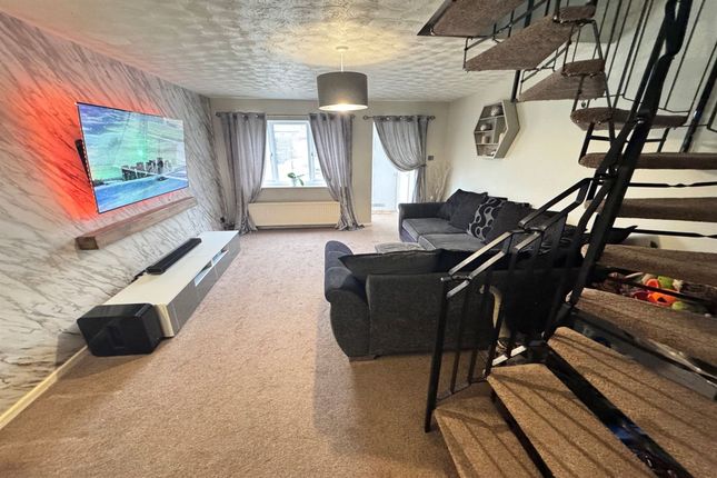 11 Longmeade Drive, High Peak photo 4