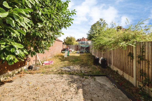 101, Coniston Avenue, Upminster photo 2