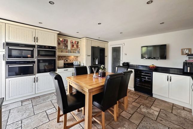 45, Eightlands Lane, Leeds photo 3