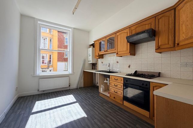 Flat 4 Castle Cliffs Court, 20 Blenheim Terrace Queens Parade, Scarborough photo 2