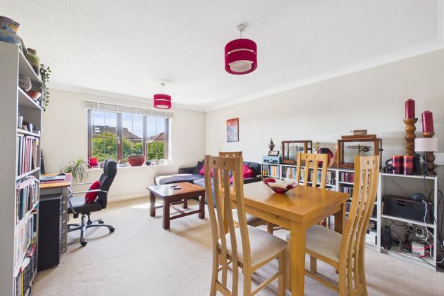 Flat 4, Holly House, 508, London Road, Surrey photo 2