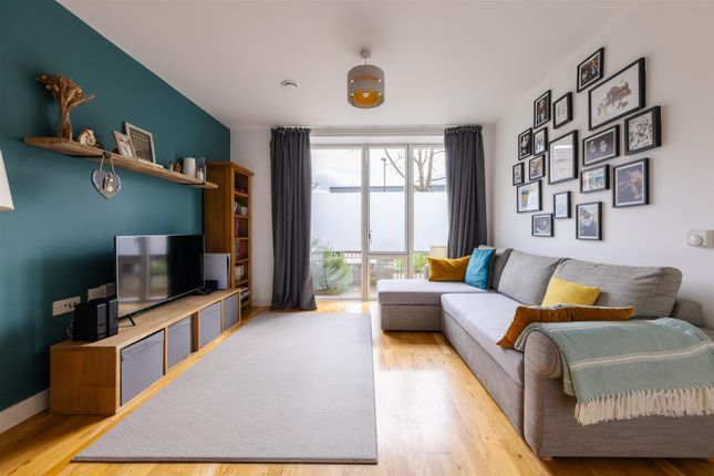 Flat for sale in Sutherland Road Path, London