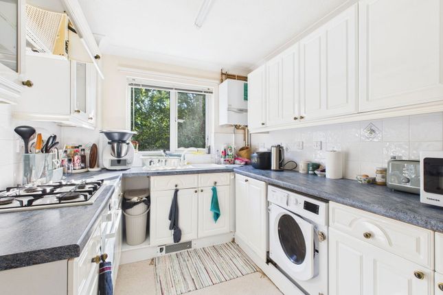 37, Tanbridge Park, Horsham photo 2