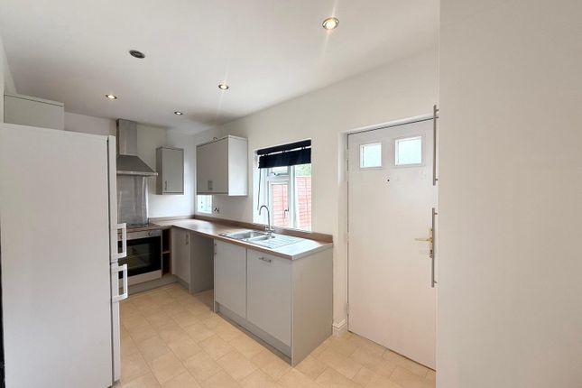 33, Southroyd Park, West Yorkshire photo 4