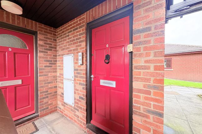 Flat 6, Chapel Court, Chapel Street, Mossley photo 4