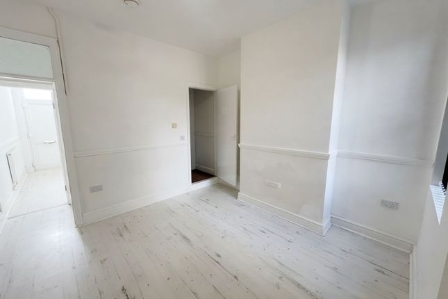 188 Clay Lane, Coventry photo 2