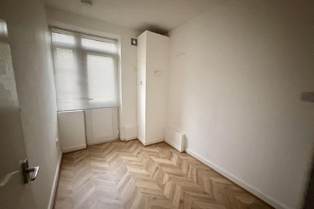 Ballamore Road, Bromley photo 5