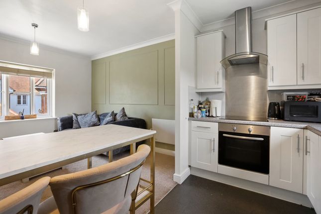 7, Iona Walk, Colchester photo 4