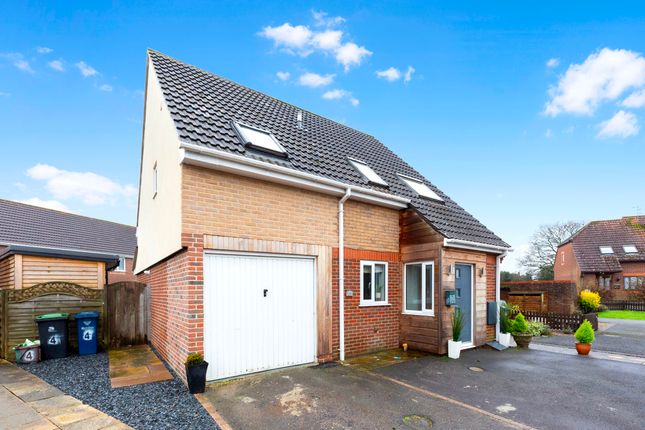 Thumbnail Semi-detached house for sale in Heatherfields, Gillingham
