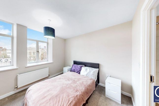 Flat to rent in Tower House, Lewisham High Street, London