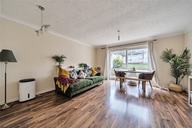 3, Britton Close, London photo 2